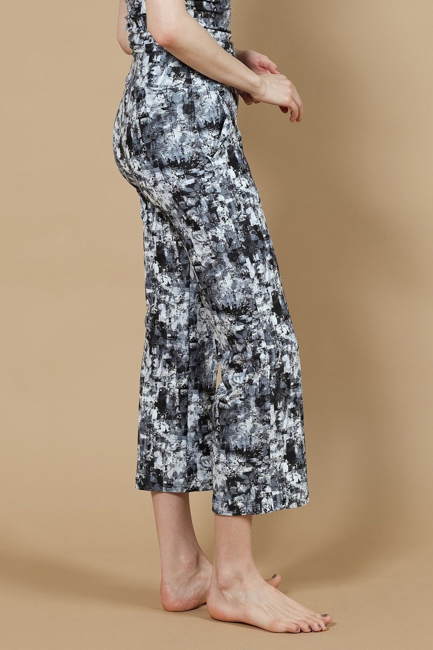 【ジュリエ/Julier】のsandflowerプリントフレアレギンス 人気、トレンドファッション・服の通販 founy(ファニー) 　ファッション　Fashion　レディースファッション　Fashion for Women　パンツ　Pants & Trousers　レギンス　Leggings & Stretch Pants　スポーツウェア　Functional & Stylish Sportswear　ストレッチ　Stretch, Stretchy Fabric　スポーツ　Sports, Activewear　フラワー　Flower, Floral　フレア　Flare, Flared　ヨガ　Yoga, Yoga Wear　レギンス　Leggings, Stretch Pants　ワーク　Workwear, Utility Style　エレガント 上品　Elegant　other-6|ID: prp329100004957261 ipo3291000000037197306