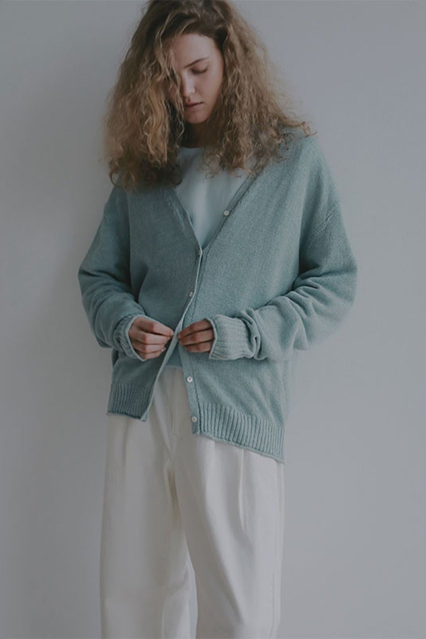 【エトレトウキョウ/ETRE TOKYO】のリリヤーンリネンVネックカーディガン 人気、トレンドファッション・服の通販 founy(ファニー) 　ファッション　Fashion　レディースファッション　Fashion for Women　トップス・カットソー　Cut & Sew Tops　ニット　Knit Tops & Sweaters　カーディガン・羽織り　Layered Style Cardigans　Vネックトップス　V-Neck Tops / V-Cut Neckline Shirts　カーディガン　Cardigan, Knitwear　シンプル　Simple, Minimal　とろみ　Fluid, Flowy Fabric　タンク　Tank Top, Sleeveless Top　バランス　Balance, Style Balance　フロント　Front, Front Design　ボトム　Bottoms, Lower Wear　リネン　Linen, Linen Fabric　夏　Summer　新作・新入荷　New Arrivals / New In　other-4|ID: prp329100004957293 ipo3291000000037197533