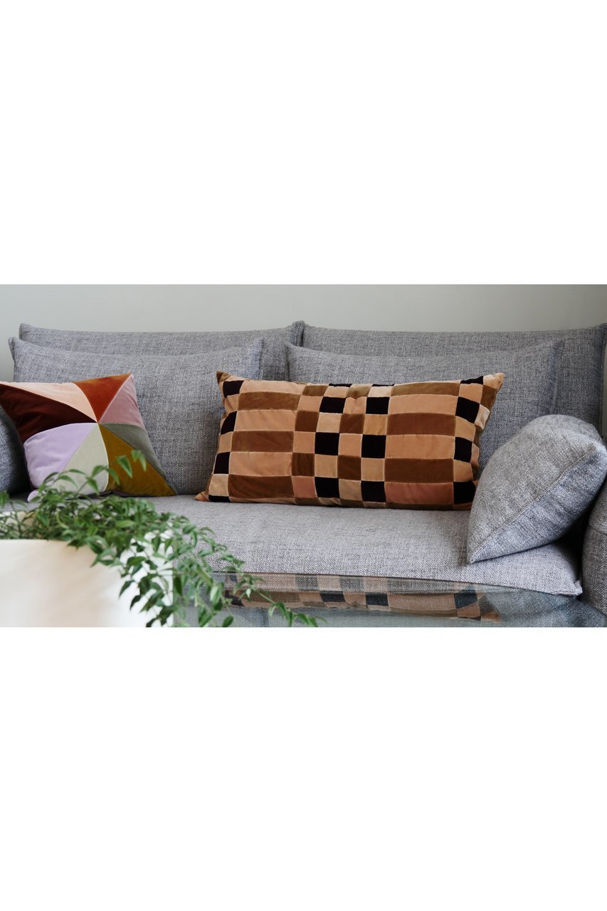 【センプレ/SEMPRE / GOODS】の【Christina Lundsteen】 ベルベットクッション スキ 人気、トレンドファッション・服の通販 founy(ファニー) 　クッション　Cushion, Throw Pillow　ダウン　Down, Puffer　パッチワーク　Patchwork, Mixed Fabric　ファブリック　Fabric, Textile　フェザー　Feather, Feather Detail　ベルベット　Velvet, Velvety　抗菌　Antibacterial, Bacteria-Resistant　other-5|ID: prp329100004957877 ipo3291000000037201160