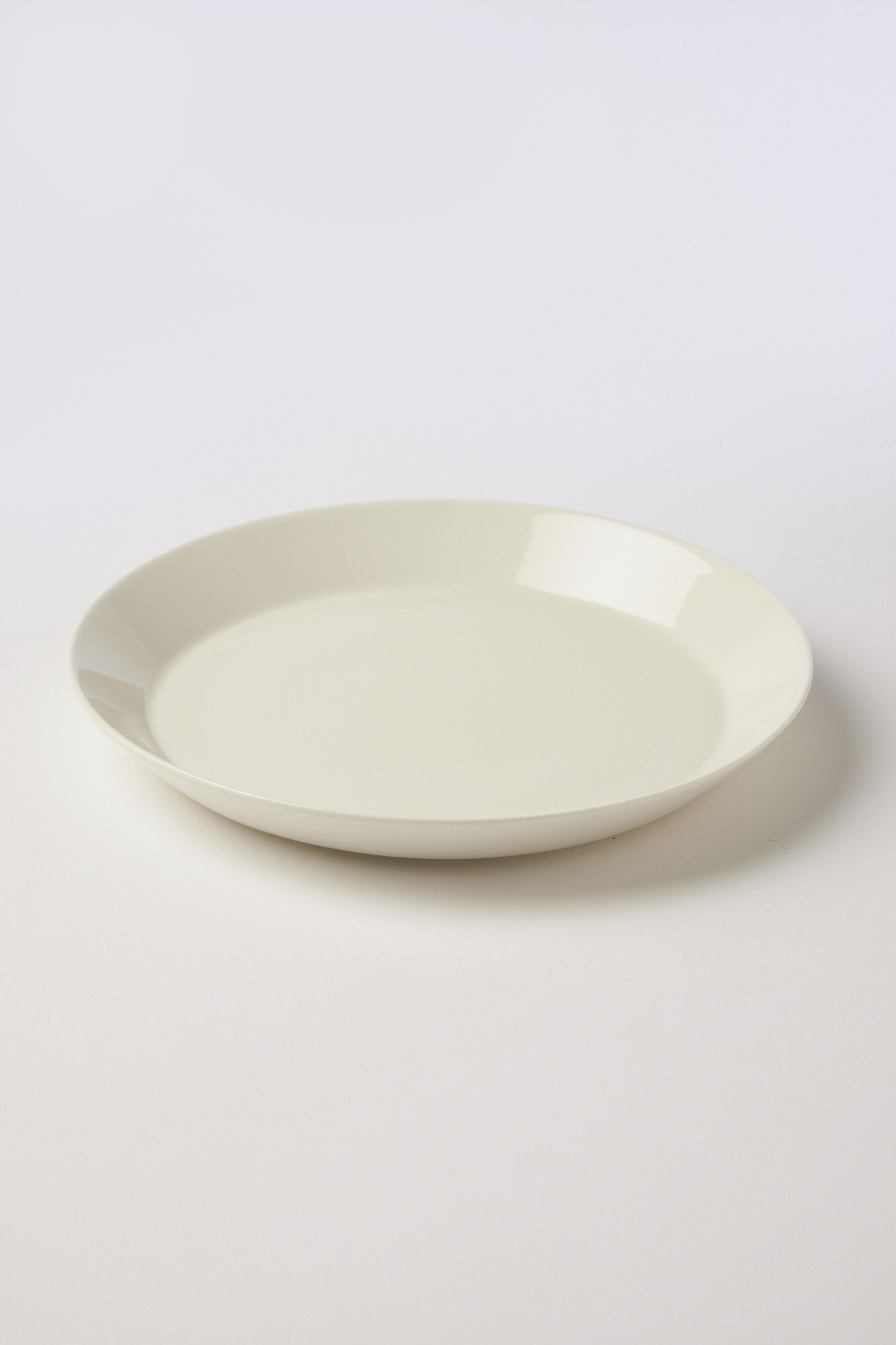 【イッタラ/iittala / GOODS】のティーマ プレート 26cm 人気、トレンドファッション・服の通販 founy(ファニー) 　コレクション　Collection, Seasonal Line　シェイプ　Shape, Slim Fit　スタンダード　Standard, Basic　テーブル　Table, Dining Table　人気　Popular, Best Seller　プレート　Plate, Dish　ホーム・キャンプ・アウトドア・お取り寄せ　Home Living / Home & Lifestyle / Camping Gear / Outdoor Camping　キッチン・ダイニング　Kitchen & Dining Essentials. Stylish & Functional Tableware　キッチン家電・キッチン用品　Kitchen Appliances & Tools　 other-1|ID: prp329100004958473 ipo3291000000037204526