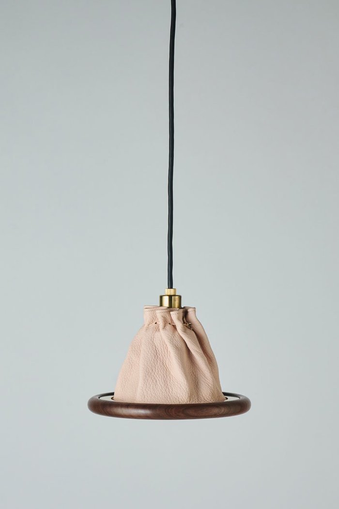 【ニュークラシックライトフィールド/NEW CLASSIC LIGHT FIELD / GOODS】のRAUSU PENDANT LIGHT インテリア・キッズ・メンズ・レディースファッション・服の通販 founy(ファウニー) https://founy.com/ ウッド Wooden Design フレーム Frame, Outline プリーツ Pleats, Pleated モダン Modern, Contemporary 巾着 Drawstring Bag, Kinchaku |ID: prp329100004958636 ipo3291000000037205352