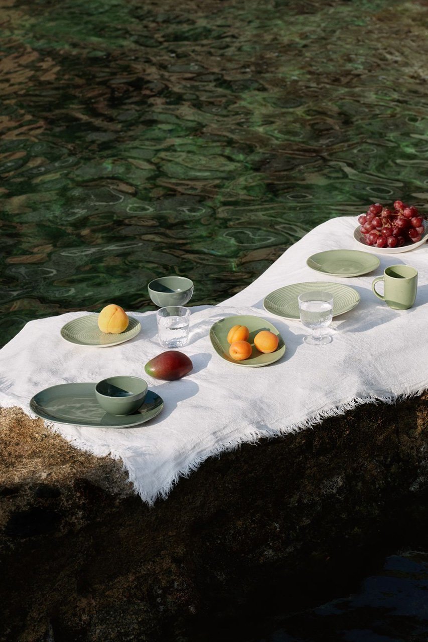 【アラビア/ARABIA / GOODS】の24h アベック プレート 20cm 人気、トレンドファッション・服の通販 founy(ファニー) 　エスニック　Ethnic Style　シェイプ　Shape, Slim Fit　シンプル　Simple, Minimal　テーブル　Table, Dining Table　人気　Popular, Best Seller　パターン　Pattern, Design Print　フィット　Fit, Slim Fit　プレート　Plate, Dish　ホーム・キャンプ・アウトドア・お取り寄せ　Home Living / Home & Lifestyle / Camping Gear / Outdoor Camping　キッチン・ダイニング　Kitchen & Dining Essentials. Stylish & Functional Tableware　キッチン家電・キッチン用品　Kitchen Appliances & Tools　other-6|ID: prp329100004959331 ipo3291000000037209013