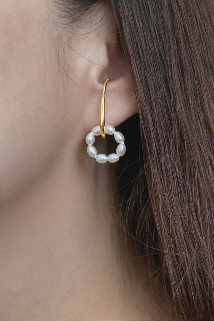 【イヴェット/YVETTE】のSTRUCTURE パールフープイヤカフ(片耳用) 人気、トレンドファッション・服の通販 founy(ファニー) 　ファッション　Fashion　レディースファッション　Fashion for Women　ジュエリー　Jewelry　ファッションリング　Fashion Rings　イヤリング・フープ・ドロップタイプ　Hoop, Drop & Clip Earrings　イヤリング　Earrings　パール　Pearl, Pearl Accent　フープ　Hoop, Hoop Earrings　エレガント 上品　Elegant　新作・新入荷　New Arrivals / New In　片耳　One-Ear, Single Earring　other-2|ID: prp329100004960014 ipo3291000000037213785