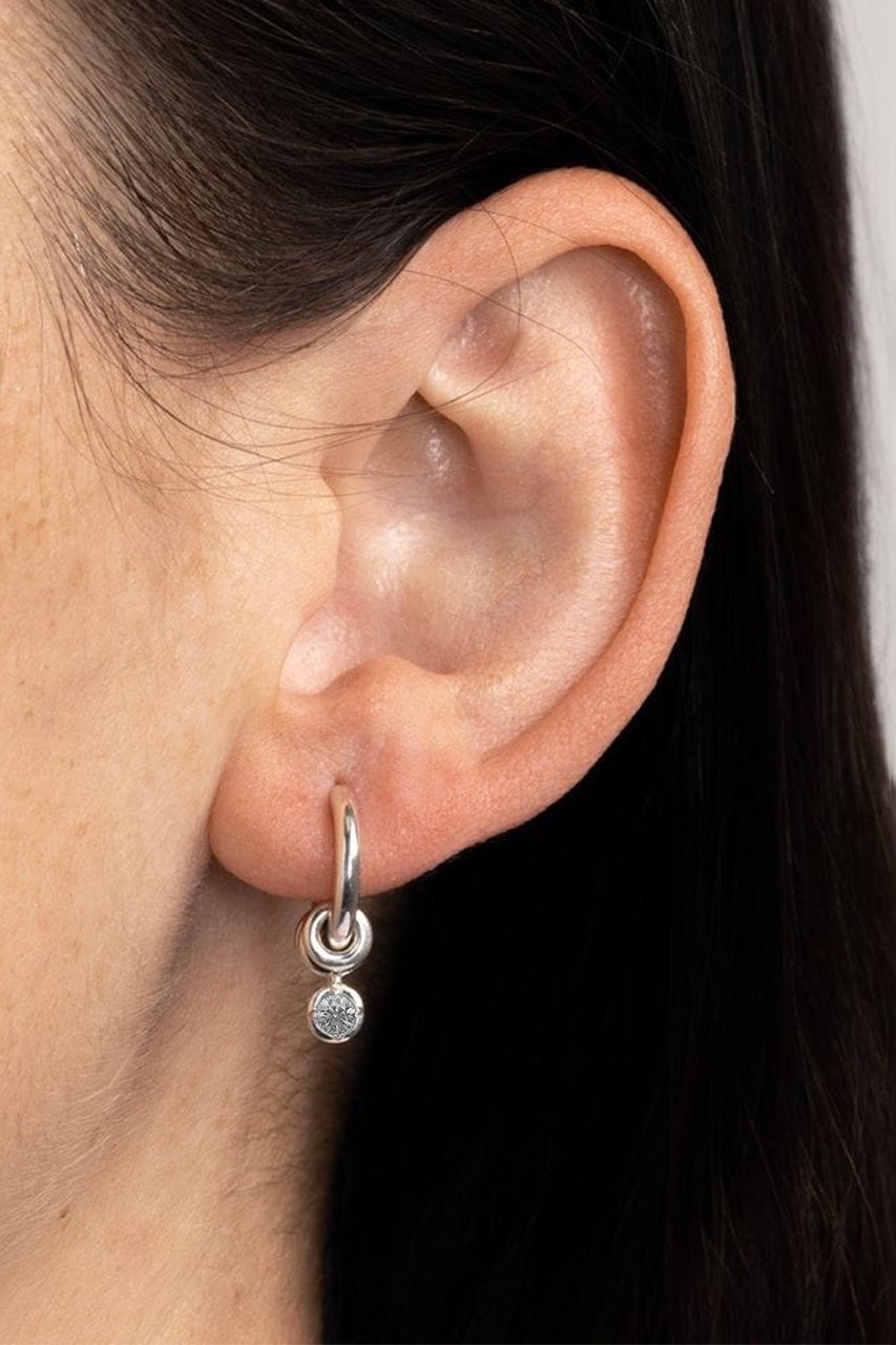 【スピネッリ キルコリーン/Spinelli Kilcollin】のZAHRA SILVER GRIS ピアス 人気、トレンドファッション・服の通販 founy(ファニー) 　ファッション　Fashion　レディースファッション　Fashion for Women　ジュエリー　Jewelry　ファッションリング　Fashion Rings　イヤリング・フープ・ドロップタイプ　Hoop, Drop & Clip Earrings　イヤリング　Earrings　シルバー　Silver, Metallic Silver　ダイヤモンド　Diamond, Brilliant Cut　チャーム　Charm, Pendant　ドロップ　Drop Shoulder, Dropped Style　フィット　Fit, Slim Fit　フープ　Hoop, Hoop Earrings　新作・新入荷　New Arrivals / New In　other-2|ID: prp329100004960022 ipo3291000000037213820