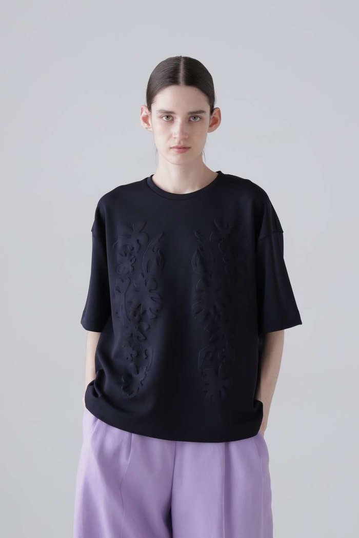 【アドーア/ADORE】のエンボスジャージー インテリア・キッズ・メンズ・レディースファッション・服の通販 founy(ファニー) https://founy.com/ ファッション Fashion レディースファッション Fashion for Women トップス・カットソー Cut & Sew Tops シャツ・ブラウス・オフィスカジュアル Elegant Blouses & Button-Ups ロングTシャツ・Tシャツ Longline T-Shirts & Tees カットソー・ベーシックTシャツ Cut-and-Sewn Tops / Stretch Tees & Basics ショート Short, Short Length シンプル Simple, Minimal スリーブ Sleeve, Long Sleeve / Short Sleeve フロント Front, Front Design ボトム Bottoms, Lower Wear モチーフ Motif, Design Theme 新作・新入荷 New Arrivals / New In |ID: prp329100004960097 ipo3291000000037214390