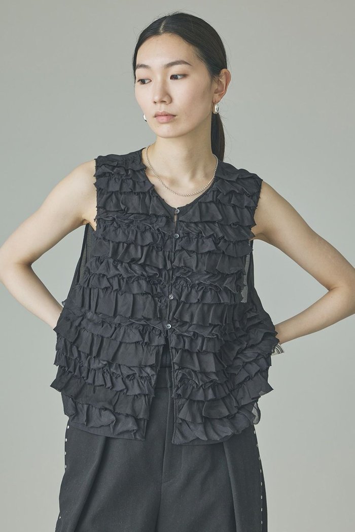 【カレンソロジー/Curensology】のミルフィーユノースリーブブラウス インテリア・キッズ・メンズ・レディースファッション・服の通販 founy(ファニー) https://founy.com/ ファッション Fashion レディースファッション Fashion for Women トップス・カットソー Cut & Sew Tops キャミソール&ノースリーブ Camisoles & Sleeveless Tops シャツ・ブラウス・オフィスカジュアル Elegant Blouses & Button-Ups アクセサリー Fashion Accessories インド Indian Textile オーガンジー Organza Fabric ヴィンテージ Vintage Style サテン Satin, Glossy Fabric シアー Sheer, See-Through シルク Silk, 100% Silk ストライプ Stripe, Striped Pattern テクスチャー Texture, Textured Fabric ノースリーブ Sleeveless, No-Sleeve バランス Balance, Style Balance フリル Frill, Ruffle フロント Front, Front Design ベスト Vest, Waistcoat ミックス Mix, Mixed Style おすすめ Recommended / Our Picks 夏 Summer 新作・新入荷 New Arrivals / New In |ID: prp329100004963316 ipo3291000000037233836