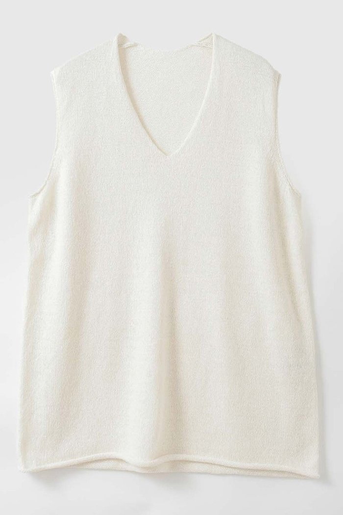 【ハー/HER.】のシルクブレンドペーパーヤーンVプルオーバー インテリア・キッズ・メンズ・レディースファッション・服の通販 founy(ファニー) https://founy.com/ ファッション Fashion レディースファッション Fashion for Women トップス・カットソー Cut & Sew Tops ニット Knit Tops & Sweaters カジュアルプルオーバー・ニットトップス Pullovers & Knit Tops / Casual Pullovers カットソー Cut and Sewn Top シルク Silk, 100% Silk 新作・新入荷 New Arrivals / New In |ID: prp329100004963623 ipo3291000000037243061