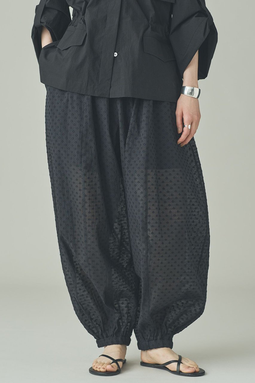 【カレンソロジー/Curensology】のドットジャカードパンツ インテリア・キッズ・メンズ・レディースファッション・服の通販 founy(ファウニー) 　ファッション　Fashion　レディースファッション　Fashion for Women　パンツ　Pants & Trousers　インド　Indian Textile　エレガント 上品　Elegant　ギャザー　Gathered, Ruffled　シアー　Sheer, See-Through　ショート　Short, Short Length　ドット　Polka Dot, Dot Pattern　バルーン　Balloon, Balloon Silhouette　ペチコート　Petticoat, Underskirt　リラックス　Relax, Relaxed Fit　新作・新入荷　New Arrivals / New In　ブラック|ID: prp329100004963708 ipo3291000000037243723