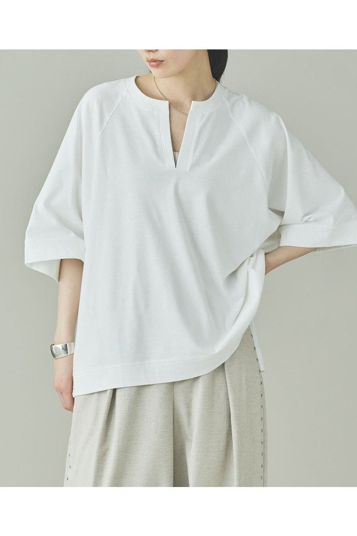 【カレンソロジー/Curensology】のボクシーキーネックTシャツ インテリア・キッズ・メンズ・レディースファッション・服の通販 founy(ファウニー) https://founy.com/ ファッション Fashion レディースファッション Fashion for Women トップス・カットソー Cut & Sew Tops シャツ・ブラウス・オフィスカジュアル Elegant Blouses & Button-Ups ロングTシャツ・Tシャツ Longline T-Shirts & Tees カットソー・ベーシックTシャツ Cut-and-Sewn Tops / Stretch Tees & Basics アクセサリー Fashion Accessories ショート Short, Short Length スリーブ Sleeve, Long Sleeve / Short Sleeve バングル Bangle, Bracelet ボトム Bottoms, Lower Wear ワイド Wide, Wide Fit 新作・新入荷 New Arrivals / New In |ID: prp329100004963710 ipo3291000000037243733