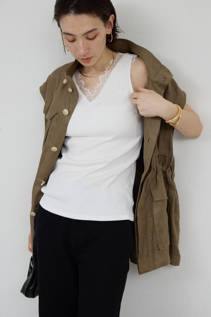 【ガリャルダガランテ/GALLARDAGALANTE】のVレースリブタンク インテリア・キッズ・メンズ・レディースファッション・服の通販 founy(ファウニー) https://founy.com/ ファッション Fashion レディースファッション Fashion for Women トップス・カットソー Cut & Sew Tops キャミソール&ノースリーブ Camisoles & Sleeveless Tops シャツ・ブラウス・オフィスカジュアル Elegant Blouses & Button-Ups ロングTシャツ・Tシャツ Longline T-Shirts & Tees カットソー・ベーシックTシャツ Cut-and-Sewn Tops / Stretch Tees & Basics インナー Innerwear キャミソール Camisole, Spaghetti Strap Top ジャケット Jacket, Outerwear タンク Tank Top, Sleeveless Top レース Lace, Lace Fabric 新作・新入荷 New Arrivals / New In |ID: prp329100004971000 ipo3291000000037278285