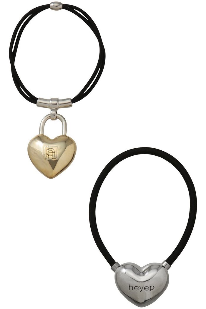 【ヘイップ/heyep】のHeart Charm Hair Ties(2P Set) インテリア・キッズ・メンズ・レディースファッション・服の通販 founy(ファウニー) https://founy.com/ ファッション Fashion レディースファッション Fashion for Women シュシュ&ヘアアクセ/ヘアアレンジ Scrunchies & Hair Accessories おすすめ Recommended / Our Picks アクセサリー Fashion Accessories ブレスレット Bracelet, Wristband メタリック Metallic, Shiny Finish 新作・新入荷 New Arrivals / New In |ID: prp329100004975518 ipo3291000000037298216
