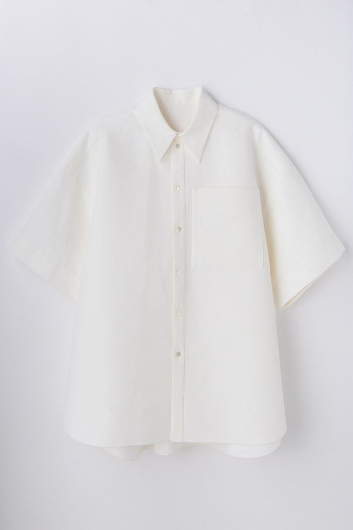 【エンフォルド/ENFOLD】の【5/13 12:00販売開始】LOOSE HALF-SLEEVE SHIRT インテリア・キッズ・メンズ・レディースファッション・服の通販 founy(ファウニー) https://founy.com/ ファッション Fashion レディースファッション Fashion for Women トップス・カットソー Cut & Sew Tops シャツ・ブラウス・オフィスカジュアル Elegant Blouses & Button-Ups おすすめ Recommended / Our Picks イヤリング Earrings サングラス Sunglasses, Shades ショート Short, Short Length スカーフ Scarf, Neckwear スリーブ Sleeve, Long Sleeve / Short Sleeve ダブル Double, Double-Breasted ネックレス Necklace, Pendant Necklace リゾート Resort, Vacation Style リネン Linen, Linen Fabric リラックス Relax, Relaxed Fit 半袖 Short Sleeve, Half Sleeve 夏 Summer 新作・新入荷 New Arrivals / New In 水着 Swimsuit, Swimwear |ID: prp329100004982836 ipo3291000000037328554