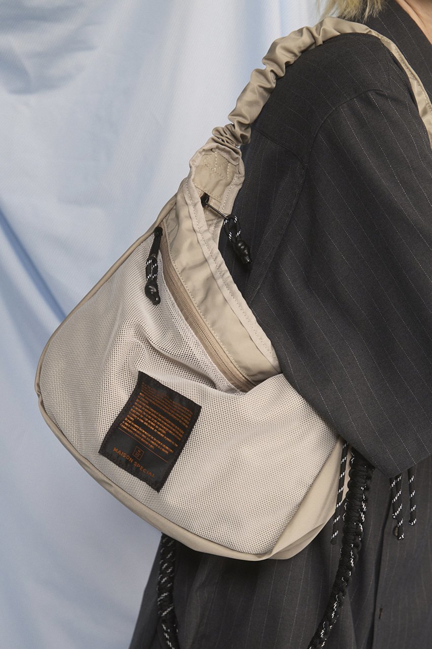【メゾンスペシャル/MAISON SPECIAL】の【UNISEX】【THEATRE PRODUCTS】Collaboration Multiway Mesh Pocket Puffer Bag 大人の最旬トレンドファッション＆コーディネート founy(ファウニー) 　ファッション　Fashion　レディースファッション　Fashion for Women　バッグ　Bags　キーホルダー　Keychain, Key Holder　ギャザー　Gathered, Ruffled　コンパクト　Compact, Small Size　軽量　Lightweight, Ultra Light　ショルダー　Shoulder, Shoulder Strap　スポーティ　Sporty, Casual Athletic　スマート　Smart, Elegant　テクスチャー　Texture, Textured Fabric　バランス　Balance, Style Balance　フォルム　Silhouette, Form　フロント　Front, Front Design　ポケット　Pocket, Pocket Detail　メッシュ　Mesh, Net Fabric　モダン　Modern, Contemporary　ユニセックス　Unisex, Genderless　新作・新入荷　New Arrivals / New In　other-3|ID: prp329100004986410 ipo3291000000037350324