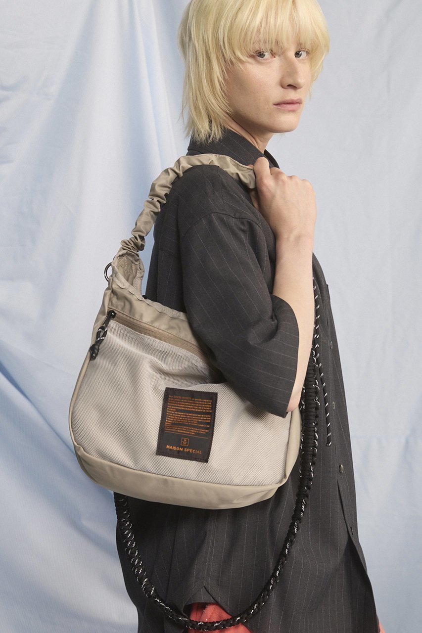 【メゾンスペシャル/MAISON SPECIAL】の【UNISEX】【THEATRE PRODUCTS】Collaboration Multiway Mesh Pocket Puffer Bag 大人の最旬トレンドファッション＆コーディネート founy(ファウニー) 　ファッション　Fashion　レディースファッション　Fashion for Women　バッグ　Bags　キーホルダー　Keychain, Key Holder　ギャザー　Gathered, Ruffled　コンパクト　Compact, Small Size　軽量　Lightweight, Ultra Light　ショルダー　Shoulder, Shoulder Strap　スポーティ　Sporty, Casual Athletic　スマート　Smart, Elegant　テクスチャー　Texture, Textured Fabric　バランス　Balance, Style Balance　フォルム　Silhouette, Form　フロント　Front, Front Design　ポケット　Pocket, Pocket Detail　メッシュ　Mesh, Net Fabric　モダン　Modern, Contemporary　ユニセックス　Unisex, Genderless　新作・新入荷　New Arrivals / New In　other-4|ID: prp329100004986410 ipo3291000000037350325
