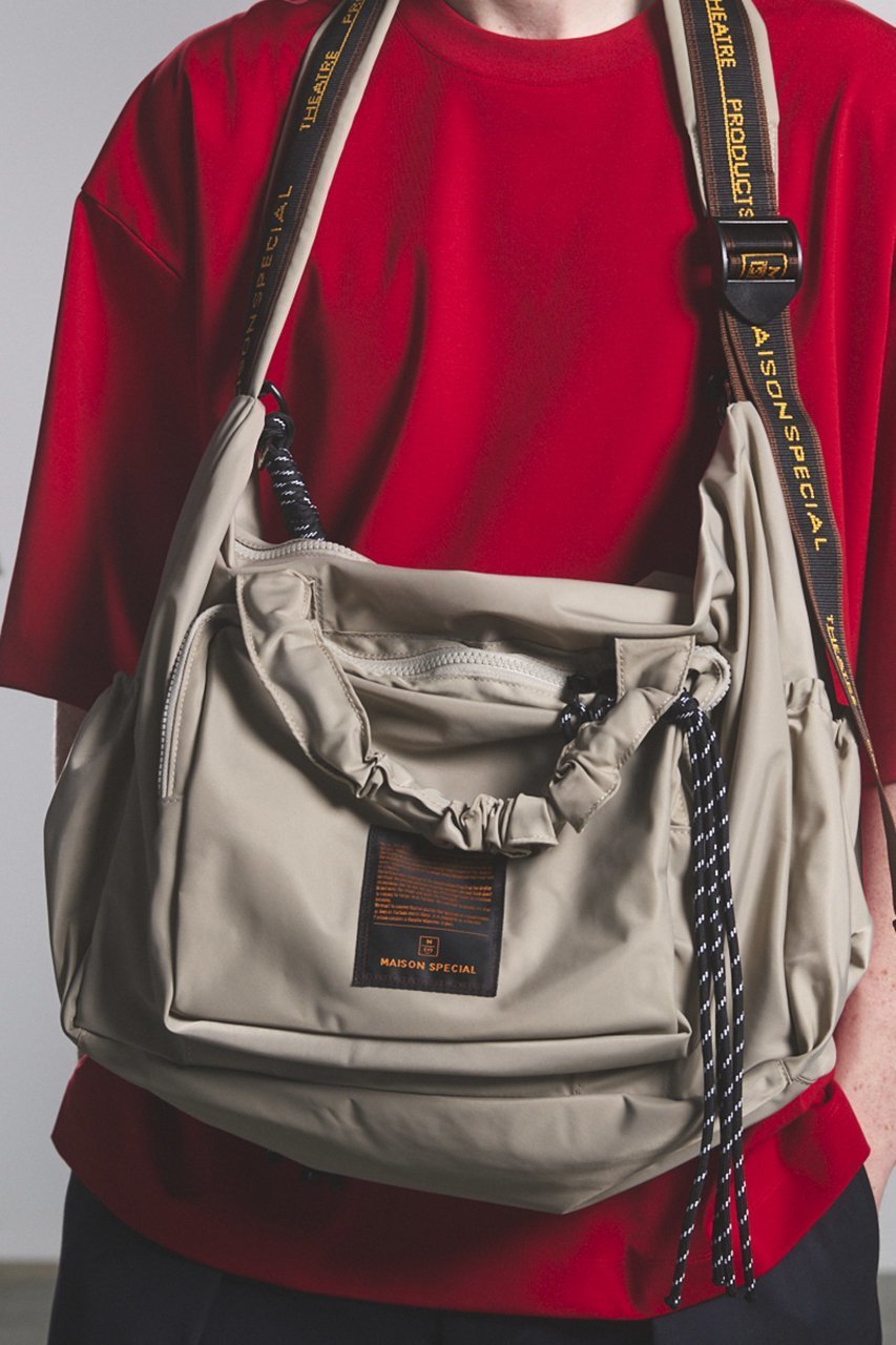 【メゾンスペシャル/MAISON SPECIAL】の【UNISEX】【THEATRE PRODUCTS】Collaboration Multiway Travel Bag 大人の最旬トレンドファッション＆コーディネート founy(ファウニー) 　ファッション　Fashion　レディースファッション　Fashion for Women　バッグ　Bags　ギャザー　Gathered, Ruffled　ショルダー　Shoulder, Shoulder Strap　スポーティ　Sporty, Casual Athletic　テクスチャー　Texture, Textured Fabric　トレンド　Trend, Trending Now　バランス　Balance, Style Balance　フォルム　Silhouette, Form　フロント　Front, Front Design　ポケット　Pocket, Pocket Detail　ユニセックス　Unisex, Genderless　旅行　Travel　新作・新入荷　New Arrivals / New In　other-2|ID: prp329100004986424 ipo3291000000037350423