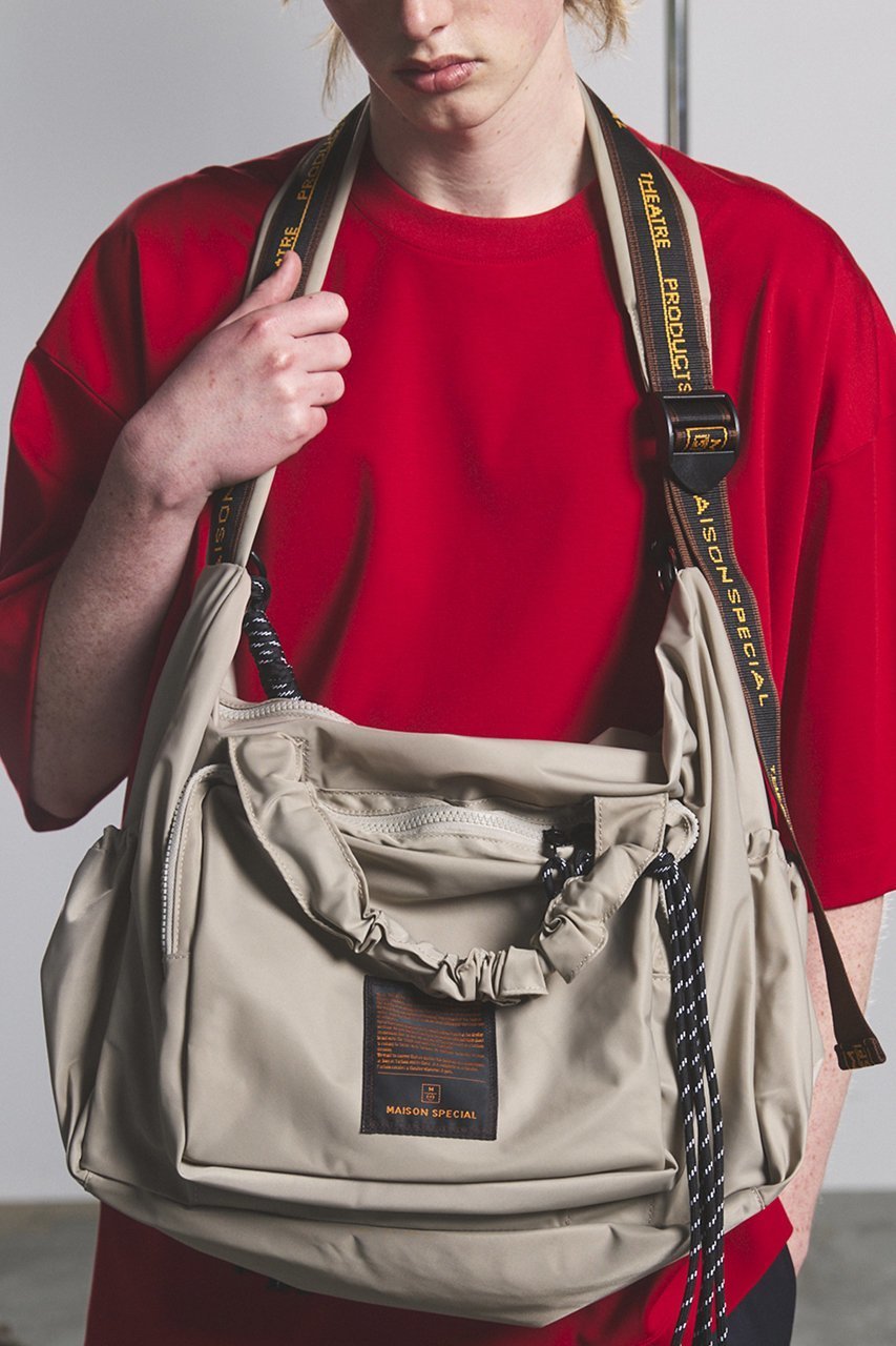 【メゾンスペシャル/MAISON SPECIAL】の【UNISEX】【THEATRE PRODUCTS】Collaboration Multiway Travel Bag 大人の最旬トレンドファッション＆コーディネート founy(ファウニー) 　ファッション　Fashion　レディースファッション　Fashion for Women　バッグ　Bags　ギャザー　Gathered, Ruffled　ショルダー　Shoulder, Shoulder Strap　スポーティ　Sporty, Casual Athletic　テクスチャー　Texture, Textured Fabric　トレンド　Trend, Trending Now　バランス　Balance, Style Balance　フォルム　Silhouette, Form　フロント　Front, Front Design　ポケット　Pocket, Pocket Detail　ユニセックス　Unisex, Genderless　旅行　Travel　新作・新入荷　New Arrivals / New In　other-3|ID: prp329100004986424 ipo3291000000037350424