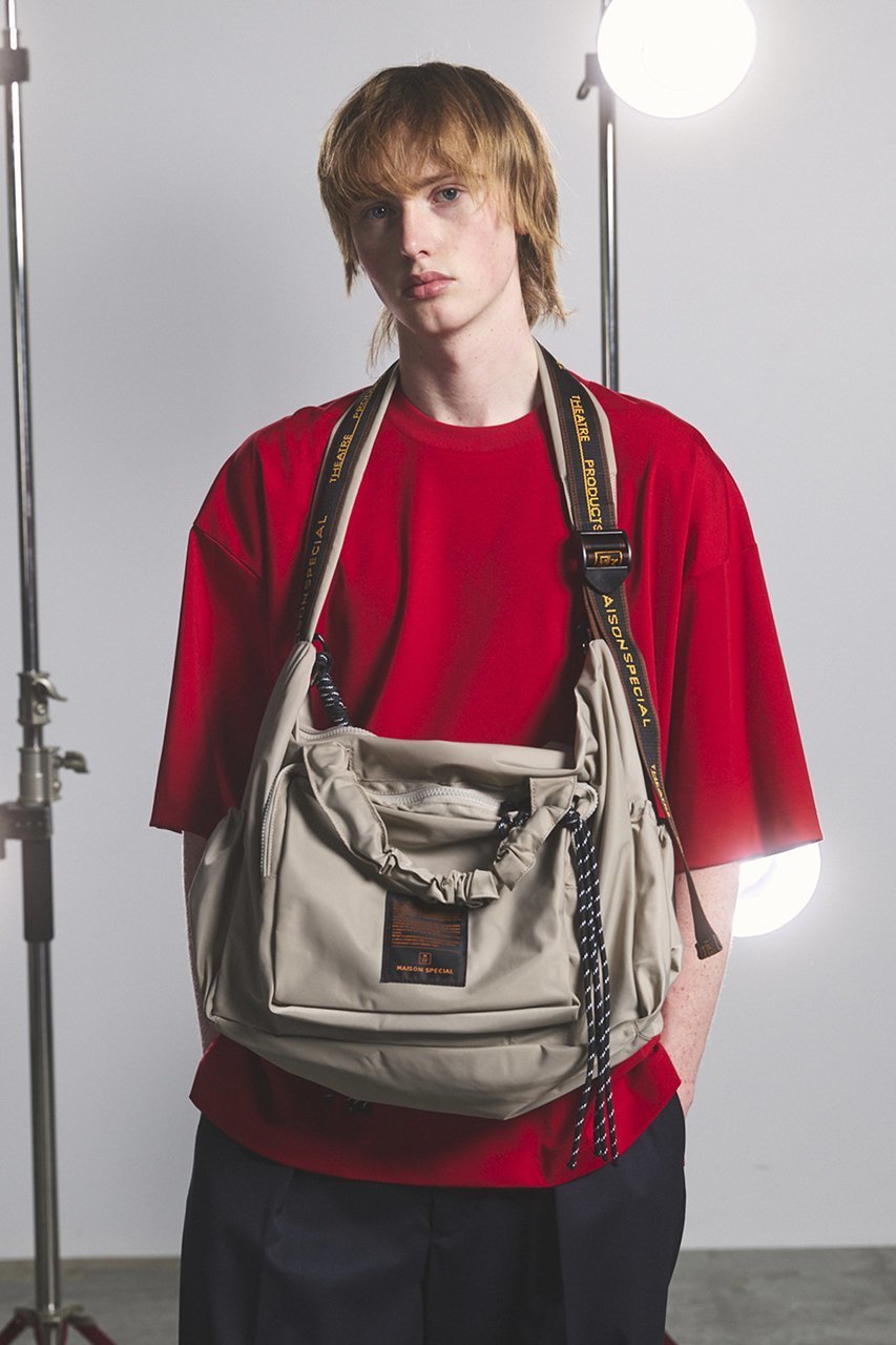 【メゾンスペシャル/MAISON SPECIAL】の【UNISEX】【THEATRE PRODUCTS】Collaboration Multiway Travel Bag 大人の最旬トレンドファッション＆コーディネート founy(ファウニー) 　ファッション　Fashion　レディースファッション　Fashion for Women　バッグ　Bags　ギャザー　Gathered, Ruffled　ショルダー　Shoulder, Shoulder Strap　スポーティ　Sporty, Casual Athletic　テクスチャー　Texture, Textured Fabric　トレンド　Trend, Trending Now　バランス　Balance, Style Balance　フォルム　Silhouette, Form　フロント　Front, Front Design　ポケット　Pocket, Pocket Detail　ユニセックス　Unisex, Genderless　旅行　Travel　新作・新入荷　New Arrivals / New In　other-4|ID: prp329100004986424 ipo3291000000037350425