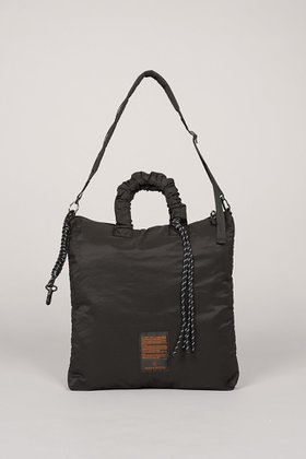 【メゾンスペシャル/MAISON SPECIAL】 【UNISEX】【THEATRE PRODUCTS】Collaboration Multiway Puffer Tote Bag大人の最旬トレンドファッション＆コーディネート founy(ファウニー) ファッション Fashion レディースファッション Fashion for Women バッグ Bags キーホルダー Keychain, Key Holder クッション Cushion, Throw Pillow 軽量 Lightweight, Ultra Light ショルダー Shoulder, Shoulder Strap シンプル Simple, Minimal テクスチャー Texture, Textured Fabric バランス Balance, Style Balance フォルム Silhouette, Form モダン Modern, Contemporary ユニセックス Unisex, Genderless 旅行 Travel 新作・新入荷 New Arrivals / New In ビジネス 仕事 通勤 Business / Work / Commuting |ID:prp329100004986426