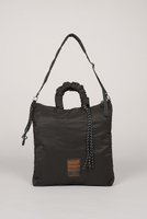 【メゾンスペシャル/MAISON SPECIAL】の【UNISEX】【THEATRE PRODUCTS】Collaboration Multiway Puffer Tote Bag 大人の最旬トレンドファッション＆コーディネート founy(ファウニー) ファッション Fashion レディースファッション Fashion for Women バッグ Bags キーホルダー Keychain, Key Holder クッション Cushion, Throw Pillow 軽量 Lightweight, Ultra Light ショルダー Shoulder, Shoulder Strap シンプル Simple, Minimal テクスチャー Texture, Textured Fabric バランス Balance, Style Balance フォルム Silhouette, Form モダン Modern, Contemporary ユニセックス Unisex, Genderless 旅行 Travel 新作・新入荷 New Arrivals / New In ビジネス 仕事 通勤 Business / Work / Commuting |ID:prp329100004986426