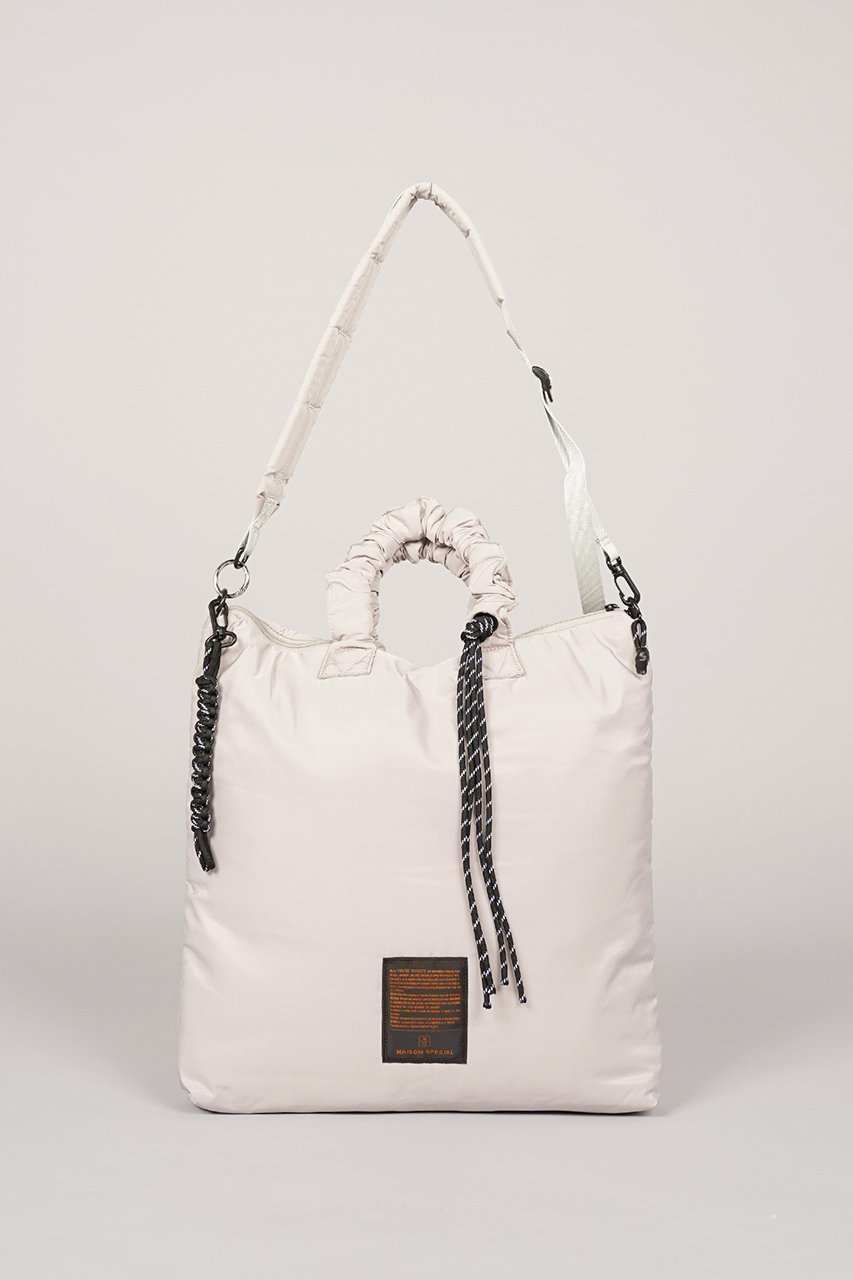 【メゾンスペシャル/MAISON SPECIAL】の【UNISEX】【THEATRE PRODUCTS】Collaboration Multiway Puffer Tote Bag インテリア・キッズ・メンズ・レディースファッション・服の通販 founy(ファウニー) 　ファッション　Fashion　レディースファッション　Fashion for Women　バッグ　Bags　キーホルダー　Keychain, Key Holder　クッション　Cushion, Throw Pillow　軽量　Lightweight, Ultra Light　ショルダー　Shoulder, Shoulder Strap　シンプル　Simple, Minimal　テクスチャー　Texture, Textured Fabric　バランス　Balance, Style Balance　フォルム　Silhouette, Form　モダン　Modern, Contemporary　ユニセックス　Unisex, Genderless　旅行　Travel　新作・新入荷　New Arrivals / New In　ビジネス 仕事 通勤　Business / Work / Commuting　G.BGE(グレーベージュ)|ID: prp329100004986426 ipo3291000000037350434