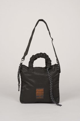 【メゾンスペシャル/MAISON SPECIAL】 【UNISEX】【THEATRE PRODUCTS】Collaboration Multiway Puffer Small Tote Bag大人の最旬トレンドファッション＆コーディネート founy(ファウニー) ファッション Fashion レディースファッション Fashion for Women バッグ Bags キーホルダー Keychain, Key Holder クッション Cushion, Throw Pillow 軽量 Lightweight, Ultra Light ショルダー Shoulder, Shoulder Strap シンプル Simple, Minimal テクスチャー Texture, Textured Fabric バランス Balance, Style Balance フォルム Silhouette, Form モダン Modern, Contemporary ユニセックス Unisex, Genderless 新作・新入荷 New Arrivals / New In |ID:prp329100004986427