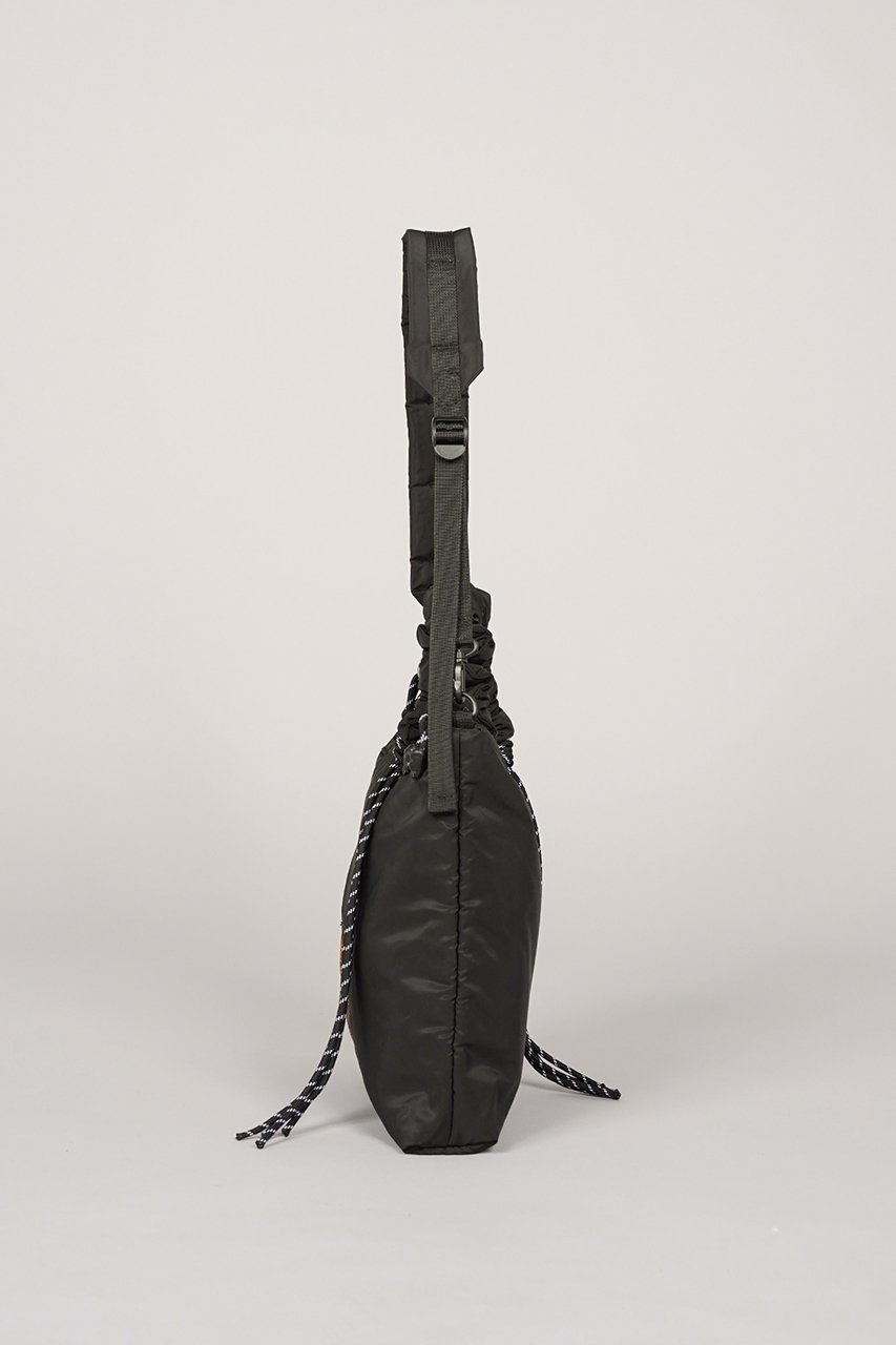 【メゾンスペシャル/MAISON SPECIAL】の【UNISEX】【THEATRE PRODUCTS】Collaboration Multiway Puffer Small Tote Bag 大人の最旬トレンドファッション＆コーディネート founy(ファウニー) 　ファッション　Fashion　レディースファッション　Fashion for Women　バッグ　Bags　キーホルダー　Keychain, Key Holder　クッション　Cushion, Throw Pillow　軽量　Lightweight, Ultra Light　ショルダー　Shoulder, Shoulder Strap　シンプル　Simple, Minimal　テクスチャー　Texture, Textured Fabric　バランス　Balance, Style Balance　フォルム　Silhouette, Form　モダン　Modern, Contemporary　ユニセックス　Unisex, Genderless　新作・新入荷　New Arrivals / New In　other-2|ID: prp329100004986427 ipo3291000000037350441