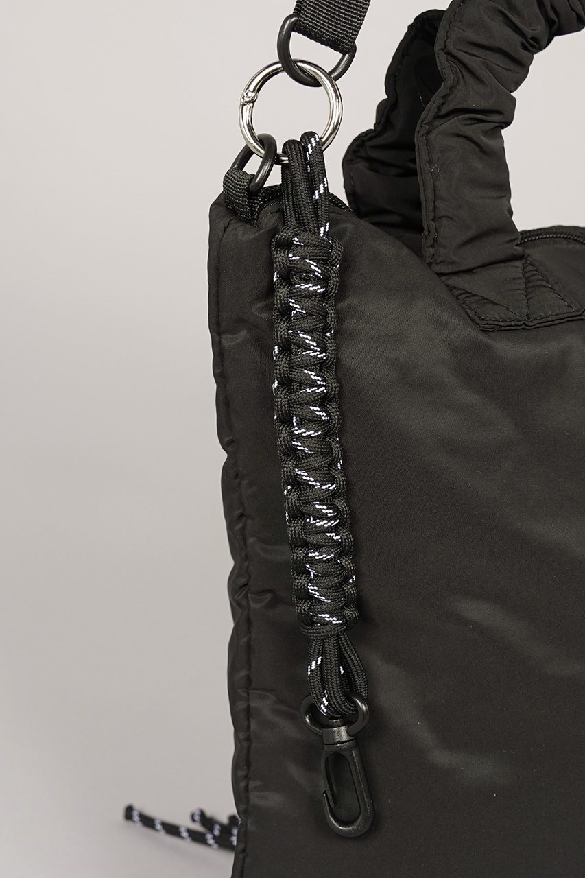 【メゾンスペシャル/MAISON SPECIAL】の【UNISEX】【THEATRE PRODUCTS】Collaboration Multiway Puffer Small Tote Bag 大人の最旬トレンドファッション＆コーディネート founy(ファウニー) 　ファッション　Fashion　レディースファッション　Fashion for Women　バッグ　Bags　キーホルダー　Keychain, Key Holder　クッション　Cushion, Throw Pillow　軽量　Lightweight, Ultra Light　ショルダー　Shoulder, Shoulder Strap　シンプル　Simple, Minimal　テクスチャー　Texture, Textured Fabric　バランス　Balance, Style Balance　フォルム　Silhouette, Form　モダン　Modern, Contemporary　ユニセックス　Unisex, Genderless　新作・新入荷　New Arrivals / New In　other-7|ID: prp329100004986427 ipo3291000000037350446