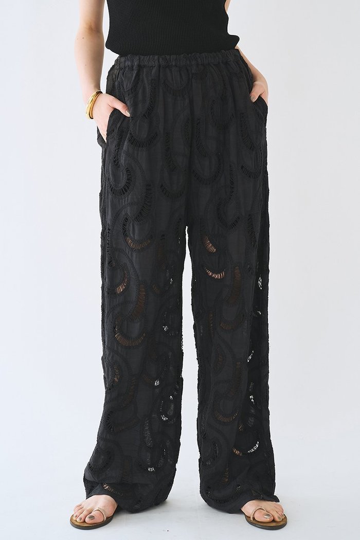 【ウィムガゼット/Whim Gazette】の【WEB限定】エンブロイダリーパンツ インテリア・キッズ・メンズ・レディースファッション・服の通販 founy(ファウニー) https://founy.com/ ファッション Fashion レディースファッション Fashion for Women パンツ Pants & Trousers インド Indian Textile ジャケット Jacket, Outerwear 透かし Cut-Out, Lacework マニッシュ Mannish, Boyish メッシュ Mesh, Net Fabric モダン Modern, Contemporary リラックス Relax, Relaxed Fit レース Lace, Lace Fabric おすすめ Recommended / Our Picks 新作・新入荷 New Arrivals / New In |ID: prp329100004986989 ipo3291000000037357846