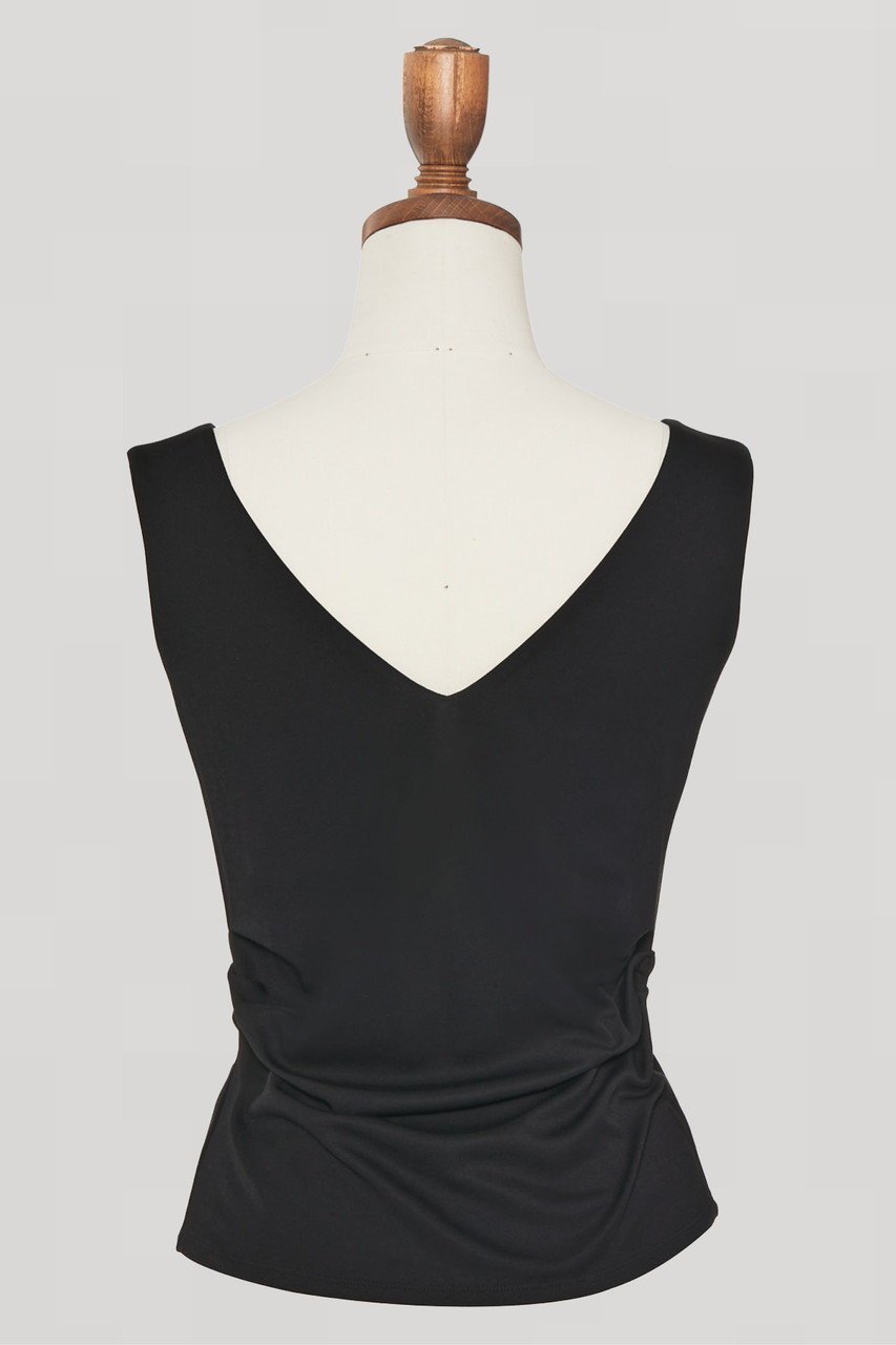【デイジーリン/DAISY LIN】の2WAY Top “Elegant V” 大人の最旬トレンドファッション＆コーディネート founy(ファウニー) 　ファッション　Fashion　レディースファッション　Fashion for Women　トップス・カットソー　Cut & Sew Tops　キャミソール&ノースリーブ　Camisoles & Sleeveless Tops　シャツ・ブラウス・オフィスカジュアル　Elegant Blouses & Button-Ups　ロングTシャツ・Tシャツ　Longline T-Shirts & Tees　カットソー・ベーシックTシャツ　Cut-and-Sewn Tops / Stretch Tees & Basics　インナー　Innerwear　カーディガン　Cardigan, Knitwear　キャミソール　Camisole, Spaghetti Strap Top　吸水　Absorbent, Quick-Dry　ジャケット　Jacket, Outerwear　タンク　Tank Top, Sleeveless Top　デコルテ　Décolleté, Neckline　エレガント 上品　Elegant　新作・新入荷　New Arrivals / New In　other-4|ID: prp329100004992238 ipo3291000000037386922