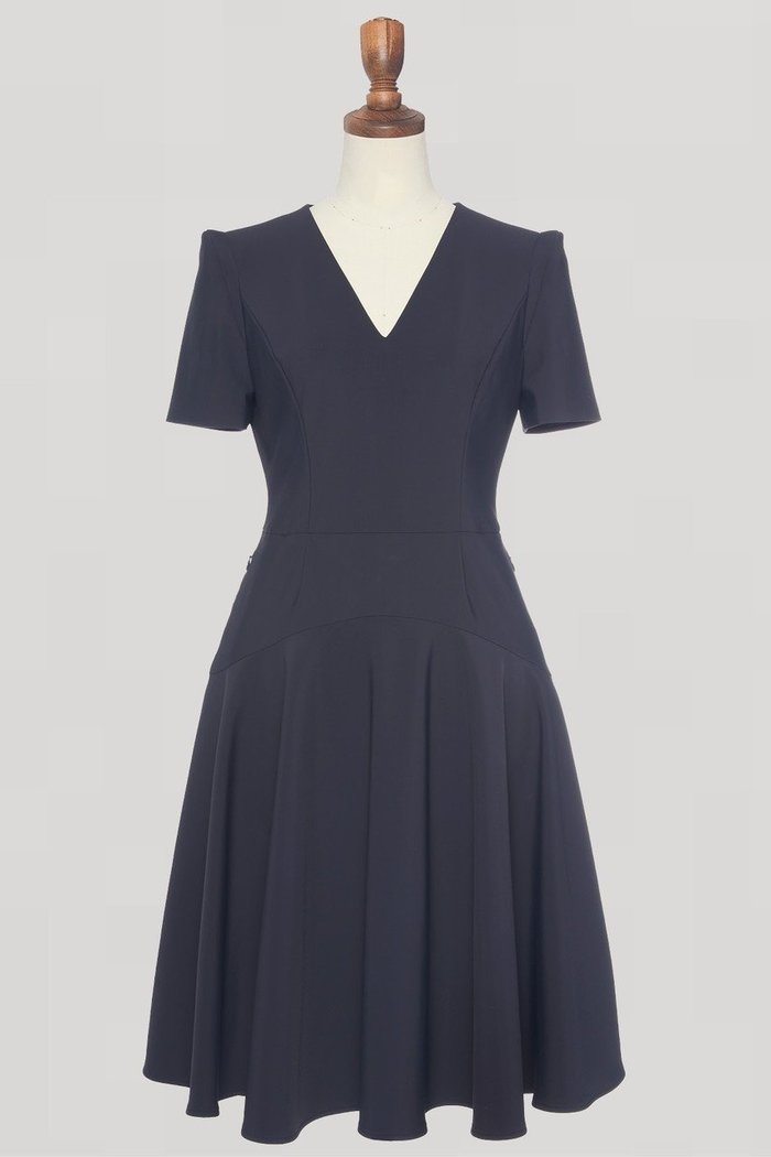 【デイジーリン/DAISY LIN】のCool Elegance Dress インテリア・キッズ・メンズ・レディースファッション・服の通販 founy(ファウニー) https://founy.com/ ファッション Fashion レディースファッション Fashion for Women ワンピース Dresses フォーマル・パーティードレス・結婚式用ドレス Elegant & Casual Dresses チュニック Tunic Tops & Dresses なめらか Smooth, Silky Texture ウォッシャブル Machine Washable エレガント 上品 Elegant ストレッチ Stretch, Stretchy Fabric チュニック Tunic, Long Top フレア Flare, Flared ポケット Pocket, Pocket Detail 新作・新入荷 New Arrivals / New In |ID: prp329100004992241 ipo3291000000037386943
