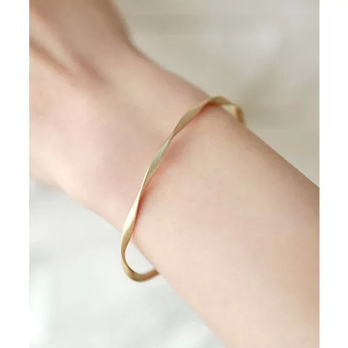 【コレカラ/collecala】のマットツイストバングル インテリア・キッズ・メンズ・レディースファッション・服の通販 founy(ファニー) https://founy.com/ ファッション Fashion レディースファッション Fashion for Women シルバー Silver, Metallic Silver トレンド Trend, Trending Now ブレスレット Bracelet, Wristband 今季 This Season, Current Season 定番 Standard, Basic Item 時計 Watch, Wristwatch |ID: prp329100000174443 ipo3291000000031589652