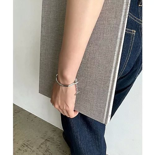 【マージュール/marjour】のWAVINESS CHAIN BANGLE 人気、トレンドファッション・服の通販 founy(ファニー) 　ファッション　Fashion　レディースファッション　Fashion for Women　チェーン　Chain, Chain Strap　フィット　Fit, Slim Fit　フォルム　Silhouette, Form　ブレスレット　Bracelet, Wristband　other-2|ID: prp329100003573540 ipo3291000000031290588