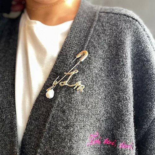 【トゥエルブクローゼット/12closet】のアルファベットモチーフブローチ 人気、トレンドファッション・服の通販 founy(ファニー) 　ファッション　Fashion　レディースファッション　Fashion for Women　なめらか　Smooth, Silky Texture　クラシカル　Classical, Vintage-Inspired　ジャケット　Jacket, Outerwear　スウェット / スエット　Sweatshirt, Sweatwear　ツイード　Twill, Twill Weave　ブローチ　Brooch, Pin Brooch　エレガント 上品　Elegant　other-3|ID: prp329100003739536 ipo3291000000034942602