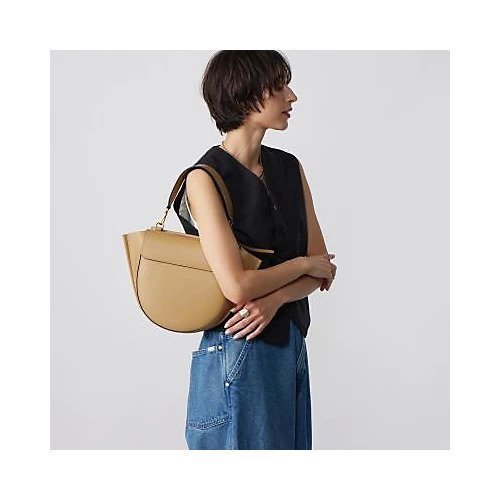 【ワンドラー/WANDLER】のHortensia Bag Medium インテリア・キッズ・メンズ・レディースファッション・服の通販 founy(ファニー) https://founy.com/ ファッション Fashion レディースファッション WOMEN ショルダー Shoulder フォルム Form ポケット Pocket ラップ Wrap |ID: prp329100003829103 ipo3291000000026626914