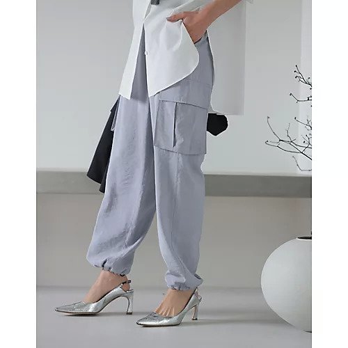 【スアデオ/suadeo】のとろみカーゴパンツ 人気、トレンドファッション・服の通販 founy(ファニー) 　ファッション　Fashion　レディースファッション　Fashion for Women　パンツ　Pants & Trousers　ヴィンテージ　Vintage Style　洗える　Machine Washable　カーゴパンツ　Cargo Pants, Utility Pants　クール　Cool, Chic　サテン　Satin, Glossy Fabric　サンダル　Sandals, Summer Shoes　シューズ　Shoes, Footwear　ストレート　Straight, Straight Cut　スニーカー　Sneakers, Trainers　とろみ　Fluid, Flowy Fabric　テーパード　Tapered, Tapered Pants　ドローコード　Drawcord, Drawstring Cord　人気　Popular, Best Seller　フェミニン　Feminine, Girly　フラップ　Flap, Flap Pocket　ポケット　Pocket, Pocket Detail　ミリタリー　Military, Army Style　other-2|ID: prp329100003866424 ipo3291000000031303342