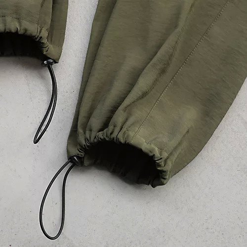 【スアデオ/suadeo】のとろみカーゴパンツ 人気、トレンドファッション・服の通販 founy(ファニー) 　ファッション　Fashion　レディースファッション　WOMEN　パンツ　Pants　ヴィンテージ　Vintage　洗える　Washable　カモフラージュ　Camouflage　カーゴパンツ　Cargo Pants　クール　Cool　サテン　Satin　サンダル　Sandals　シューズ　Shoes　ストレート　Straight　スニーカー　Sneakers　とろみ　Thickness　テーパード　Tapered　ドローコード　Draw Cord　人気　Popularity　フェミニン　Feminine　フラップ　Flap　ポケット　Pocket　ミリタリー　Military　other-3|ID: prp329100003866424 ipo3291000000031804566