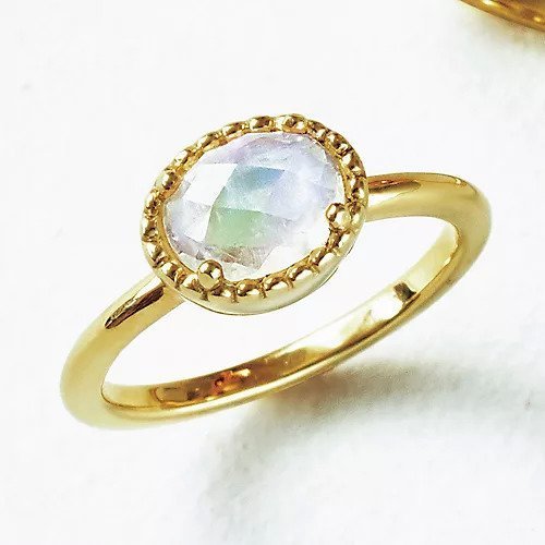 【トゥエルブクローゼット/12closet】の【水晶玉子さんコラボ】ブルームーンストーンお守りリング 人気、トレンドファッション・服の通販 founy(ファニー) 　ファッション　Fashion　レディースファッション　Ladies' Fashion Online　オーバル　Oval　コラボ　Collaboration　シルバー　Silver　ストーン　Stone　フィット　Fit　other-2|ID: prp329100003973212 ipo3291000000032335142