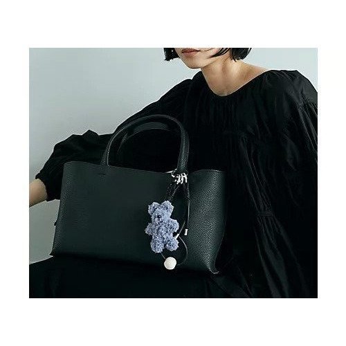 【マージュール/marjour】のLANDSCAPE FAKE LEATHER TOTE BAG インテリア・キッズ・メンズ・レディースファッション・服の通販 founy(ファニー) https://founy.com/ ファッション Fashion レディースファッション WOMEN バッグ Bag 春 Spring コンパクト Compact ショルダー Shoulder ジップ Zip スリーブ Sleeve 財布 Wallet タンブラー Tumbler フェイク Fake ポケット Pocket マグネット Magnet S/S・春夏 Ss・Spring/Summer 夏 Summer |ID: prp329100003975365 ipo3291000000031067405
