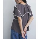 【ビス/VIS】の【洗える】ラッフルフリルバイカラーブラウス チャコール|ID: prp329100004076229 ipo3291000000027523611