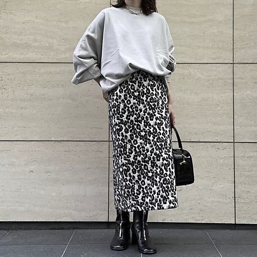 【エクラ/eclat】の【徳原文子さん別注】SP加工クルーネックBIGスウェット 人気、トレンドファッション・服の通販 founy(ファニー) 　ファッション　Fashion　レディースファッション　Fashion for Women　トップス・カットソー　Cut & Sew Tops　レディースパーカー・カジュアルフーディー　Casual Hoodies & Sweatshirts　スウェット・クルーネックトップス　Sweatshirts & Crewnecks / Relaxed Fit Sweat Tops　春　Spring　洗える　Machine Washable　秋　Autumn　スウェット / スエット　Sweatshirt, Sweatwear　スペシャル　Special, Limited Edition　チェック　Check, Plaid, Tartan　フォルム　Silhouette, Form　別注　Limited Edition, Custom Order　other-2|ID: prp329100004124840 ipo3291000000034079877