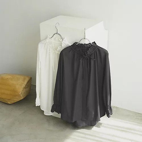 【トゥエルブクローゼット/12closet】の【コラボ】【洗える】レースフリルブラウス 人気、トレンドファッション・服の通販 founy(ファニー) 　ファッション　Fashion　レディースファッション　Fashion for Women　トップス・カットソー　Cut & Sew Tops　シャツ・ブラウス・オフィスカジュアル　Elegant Blouses & Button-Ups　インナー　Innerwear　洗える　Machine Washable　コラボ　Collaboration, Collab　スウェット / スエット　Sweatshirt, Sweatwear　スピンドル　Spindle, Drawcord　デニム　Denim, Jeans Material　バランス　Balance, Style Balance　フリル　Frill, Ruffle　ラウンド　Round, Round Neck　リボン　Ribbon, Bow　レース　Lace, Lace Fabric　ワーク　Workwear, Utility Style　A/W・秋冬　Autumn/Winter　ビジネス 仕事 通勤　Business / Work / Commuting　other-3|ID: prp329100004134273 ipo3291000000033788203