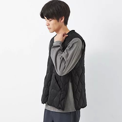 【グリーンレーベルリラクシング/green label relaxing / UNITED ARROWS / MEN】の【WEB限定】ミリタリー Vネック ダブルジップ ダウンベスト インテリア・キッズ・メンズ・レディースファッション・服の通販 founy(ファニー) https://founy.com/ ファッション Fashion メンズファッション MEN インナー Inner コンパクト Compact ジップ Zip スリット Slit ダウン Down パッチ Patch ベスト Vest ボトム Bottom ポケット Pocket ミリタリー Military モチーフ Motif 旅行 Travel |ID: prp329100004215114 ipo3291000000029231958