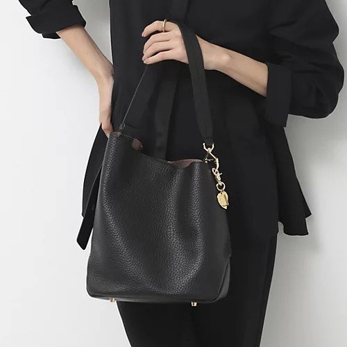 【ノーリーズソフィー/NOLLEY'S sophi】のアシメワンハンドルバッグmade in Italy インテリア・キッズ・メンズ・レディースファッション・服の通販 founy(ファニー) 　ファッション　Fashion　レディースファッション　WOMEN　イタリア　Italy　カッティング　Cutting　ショルダー　Shoulder　トレンド　Trend　フィット　Fit　ビジネス 仕事 通勤　Business　別注　Special Order　春　Spring　ブラック|ID: prp329100004300574 ipo3291000000031713298
