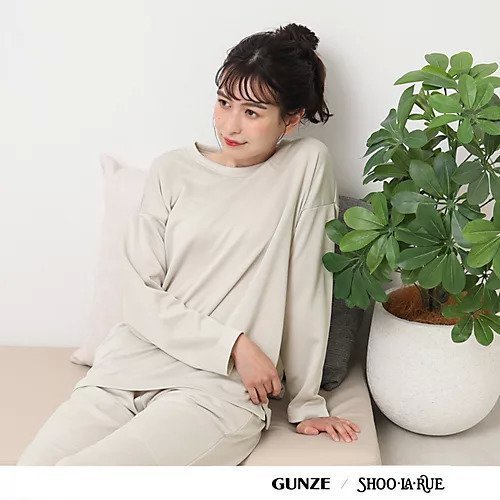 【シューラルー / ライフグッズ/SHOO LA RUE / LIFE GOODS】の【GUNZE】寝るT sweet label 睡眠専用Tシャツ(長袖) インテリア・キッズ・メンズ・レディースファッション・服の通販 founy(ファニー) 　ファッション　Fashion　レディースファッション　WOMEN　トップス・カットソー　Tops/Tshirt　シャツ/ブラウス　Shirts/Blouses　ロング / Tシャツ　T-Shirts　ショルダー　Shoulder　シンプル　Simple　スリット　Slit　ドロップ　Drop　長袖　Long Sleeve　ライトグレー|ID: prp329100004302576 ipo3291000000029829988