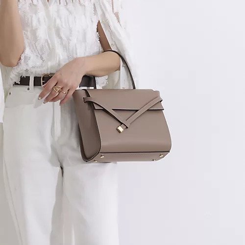 【ノーリーズ/NOLLEY'S】のクロスベルトカブセバッグ インテリア・キッズ・メンズ・レディースファッション・服の通販 founy(ファニー) https://founy.com/ ファッション Fashion レディースファッション WOMEN バッグ Bag ベルト Belts おすすめ Recommend クラシカル Classical ショルダー Shoulder セレモニー Ceremony |ID: prp329100004343155 ipo3291000000031901661