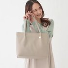 【シューラルー/SHOO LA RUE】の【軽量/A4】つまみハンドルトートバッグ 人気、トレンドファッション・服の通販 founy(ファニー) ファッション Fashion レディースファッション WOMEN バッグ Bag おすすめ Recommend スマート Smart チェーン Chain チャーム Charm ポケット Pocket 軽量 Lightweight thumbnail グレージュ|ID: prp329100004389188 ipo3291000000030683229