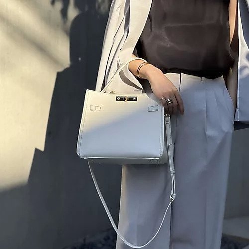 【ノーリーズ/NOLLEY'S】のひねり金具付きワンハンドルバッグ【WEB STAFF守屋 別注アイテム】 インテリア・キッズ・メンズ・レディースファッション・服の通販 founy(ファニー) https://founy.com/ ファッション Fashion レディースファッション Fashion for Women ショルダー Shoulder, Shoulder Strap ポーチ Pouch, Small Case エレガント 上品 Elegant 別注 Limited Edition, Custom Order |ID: prp329100004411146 ipo3291000000035136079