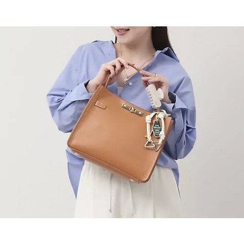 【ノーリーズ/NOLLEY'S】のひねり金具付きワンハンドルバッグ【WEB STAFF守屋 別注アイテム】 インテリア・キッズ・メンズ・レディースファッション・服の通販 founy(ファニー) https://founy.com/ ファッション Fashion レディースファッション Fashion for Women ショルダー Shoulder, Shoulder Strap ポーチ Pouch, Small Case エレガント 上品 Elegant 別注 Limited Edition, Custom Order |ID: prp329100004411146 ipo3291000000035211788