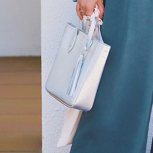 【トゥエルブクローゼット/12closet】のカジュアル派のためのフリンジ付き2WAYトート 人気、トレンドファッション・服の通販 founy(ファニー) 　ファッション　Fashion　レディースファッション　Fashion for Women　バッグ　Bags　4月号　April Issue　ショート　Short, Short Length　シルバー　Silver, Metallic Silver　財布　Wallet, Purse　タッセル　Tassel, Fringe　フォルム　Silhouette, Form　フリンジ　Fringe, Tassel　フレンチ　French, French Style　ポケット　Pocket, Pocket Detail　ラップ　Wrap, Wrap Design　A/W・秋冬　Autumn/Winter　エレガント 上品　Elegant　other-3|ID: prp329100004424204 ipo3291000000033285724