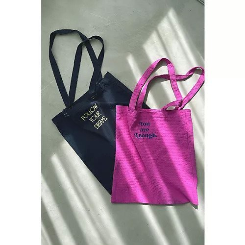 【マージュール/marjour】のWAFFLE LOGO MY BAG インテリア・キッズ・メンズ・レディースファッション・服の通販 founy(ファニー) 　ファッション　Fashion　レディースファッション　WOMEN　バッグ　Bag　おすすめ　Recommend　ショルダー　Shoulder　シンプル　Simple　ポケット　Pocket　マグネット　Magnet　ワッフル　Waffle　ワンポイント　One Point　財布　Wallet　NAVY|ID: prp329100004441252 ipo3291000000031036757